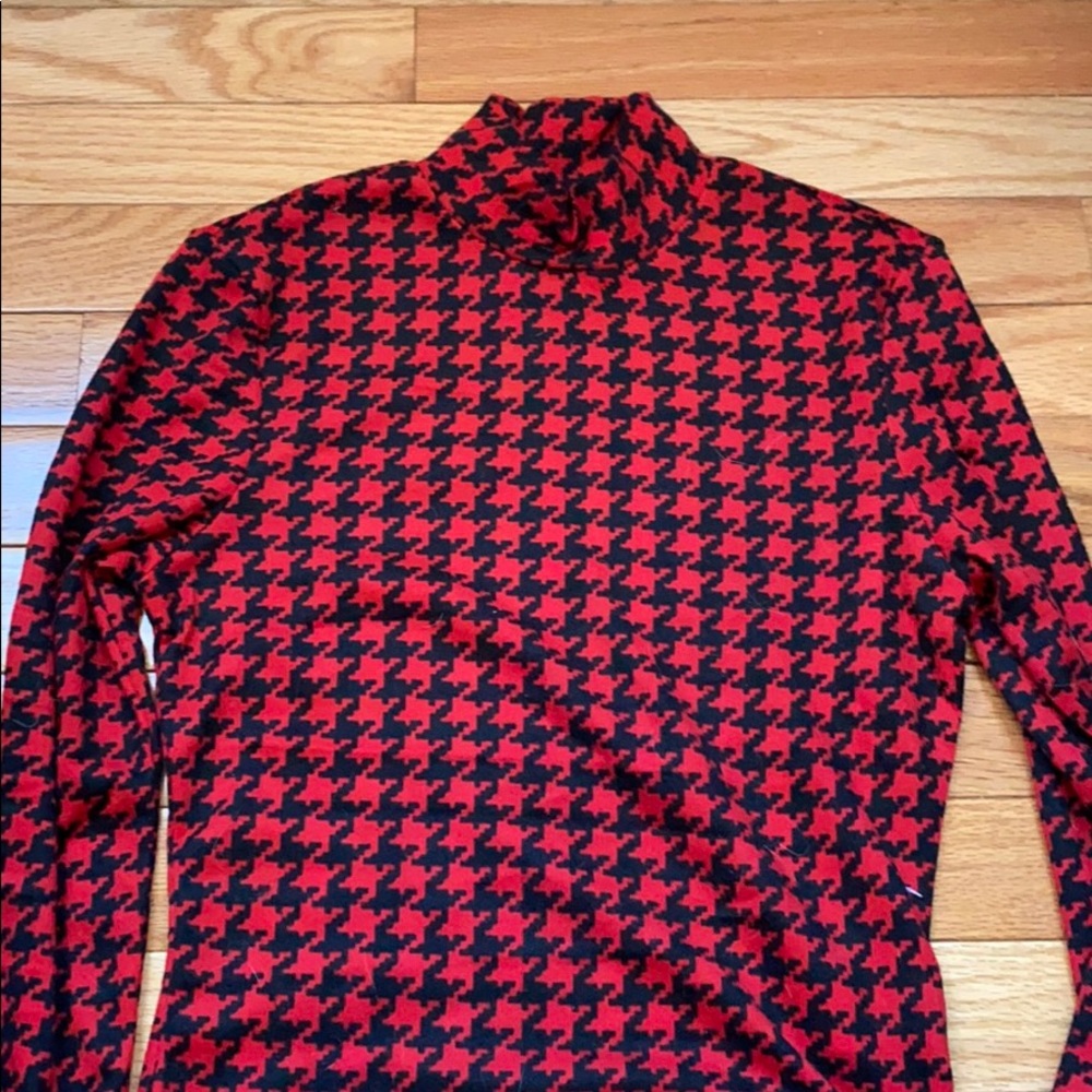 3 for $10!! Red houndstooth mock neck top
